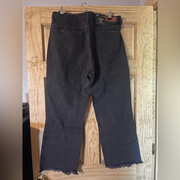 Distressed Wide Leg Cropped Jeans - Picture 2 of 3